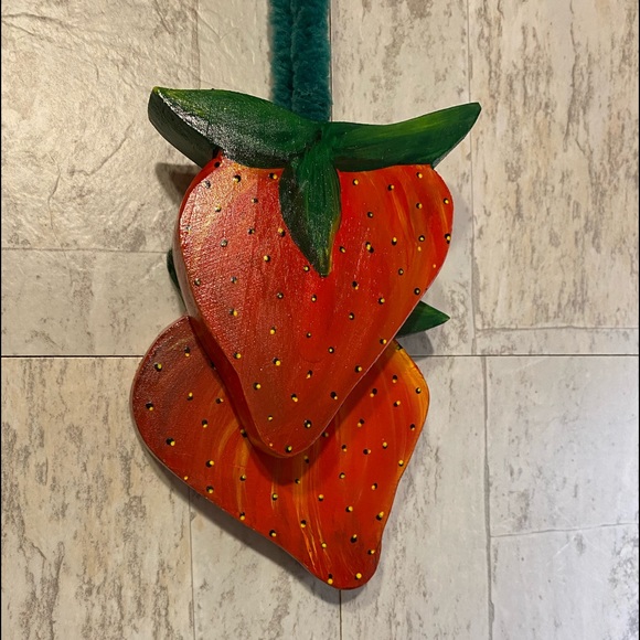 HAND CRAFTED Painted Set of double hanging wood strawberries NWOT Sealed - Picture 3 of 13
